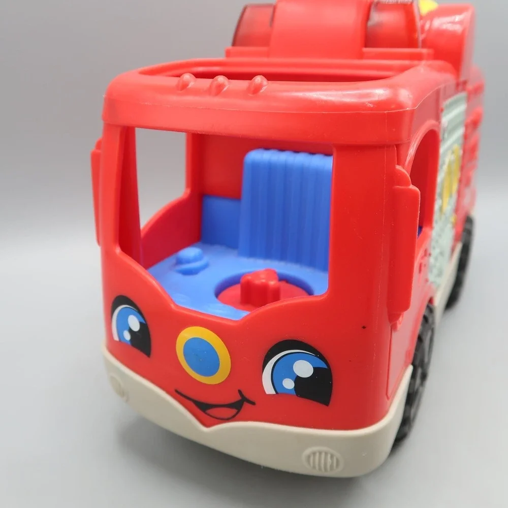 2016 Fisher Price Little People‎ Helping Others Musical Fire Truck with Fireman